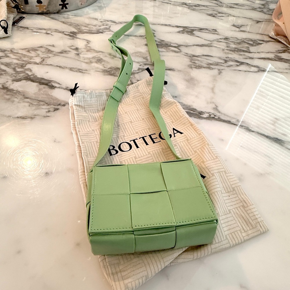 Bottega Veneta Cassette Wallet on Strap Green Intrecciato Lambskin Crossbody NWT - Picture 14 of 16